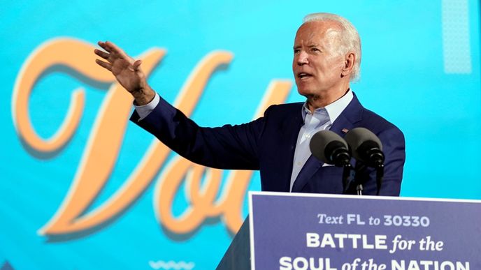 Předvolební mítink demokratického kandidáta Joea Bidena v Tampě na Floridě