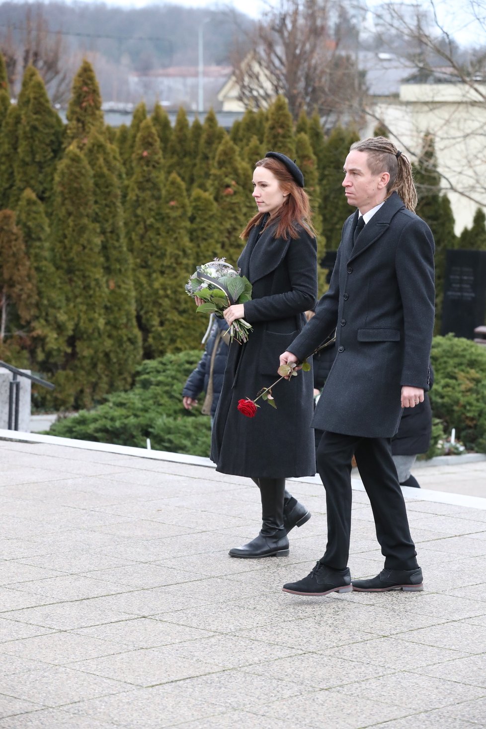 Pohřeb Táni Fischerové: Pirát Ivan Bartoš s manželkou Lydií Frankou (8.1.2020)