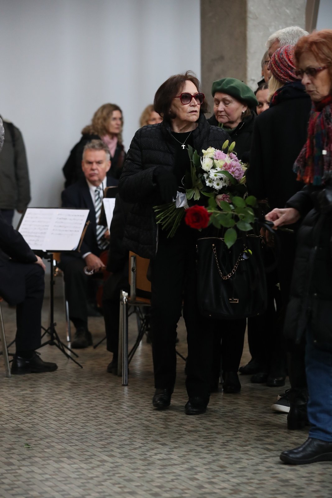 Marta Kubišová na pohřbu Táni Fischerové