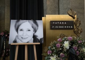 Poslední rozloučení s herečkou a političkou Táňou Fischerovou