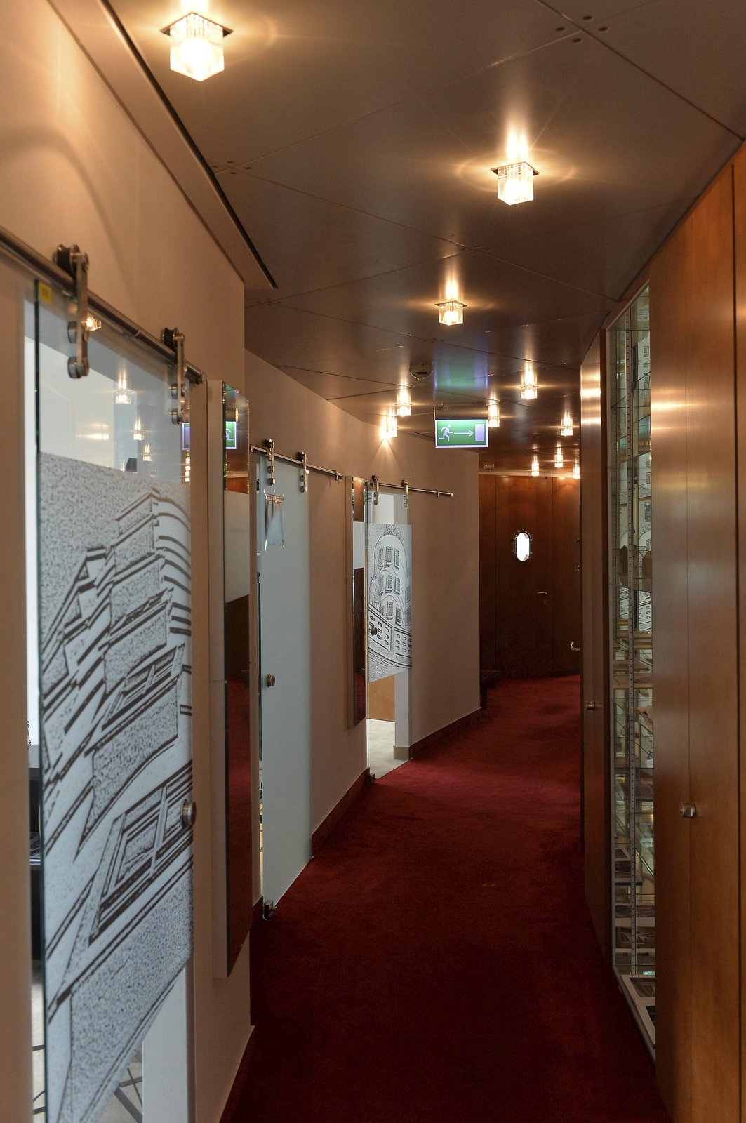 Interiéry v 6. patře jsou inspirovány námořní tematikou.