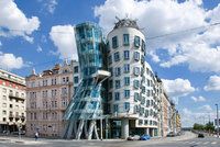 Tančící dům: Milovaný i nenáviděný. Před 26 lety ho navrhl Milunič s Gehrym