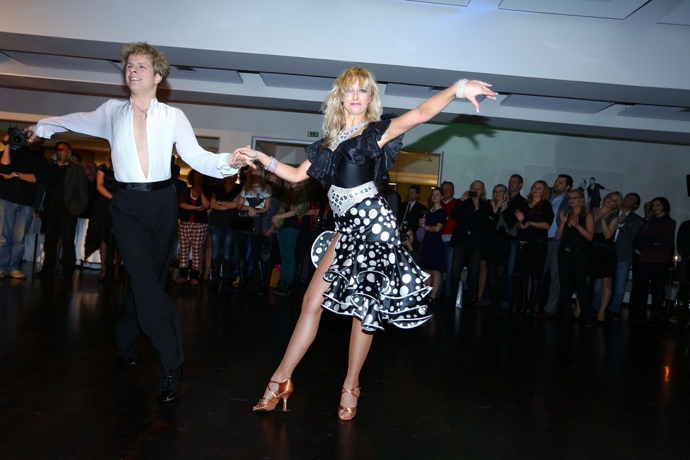 Budoucí lektoři Tančírny Jan Older, Alice Stodůlková a Michal Kurtiš (všichni vítězové StarDance) předvedli ukázkové tance. 