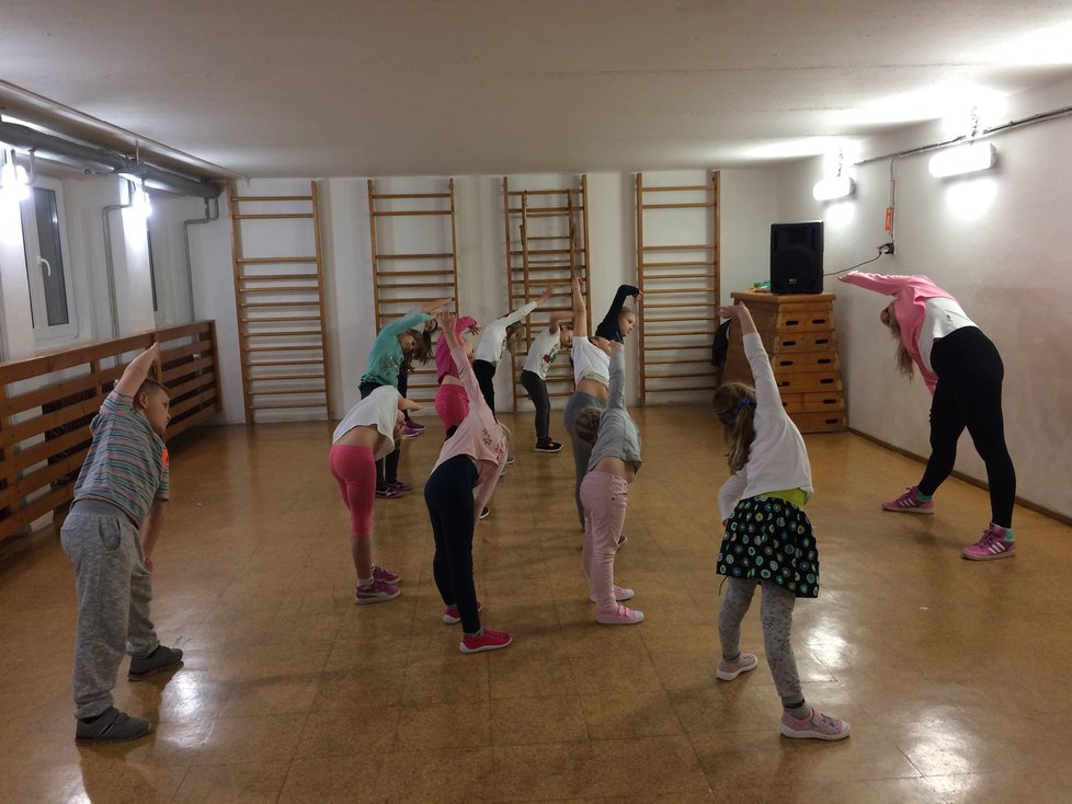 Takto probíhá výuka alternativních tanců malých dětí v podání Lucie Bláhové.