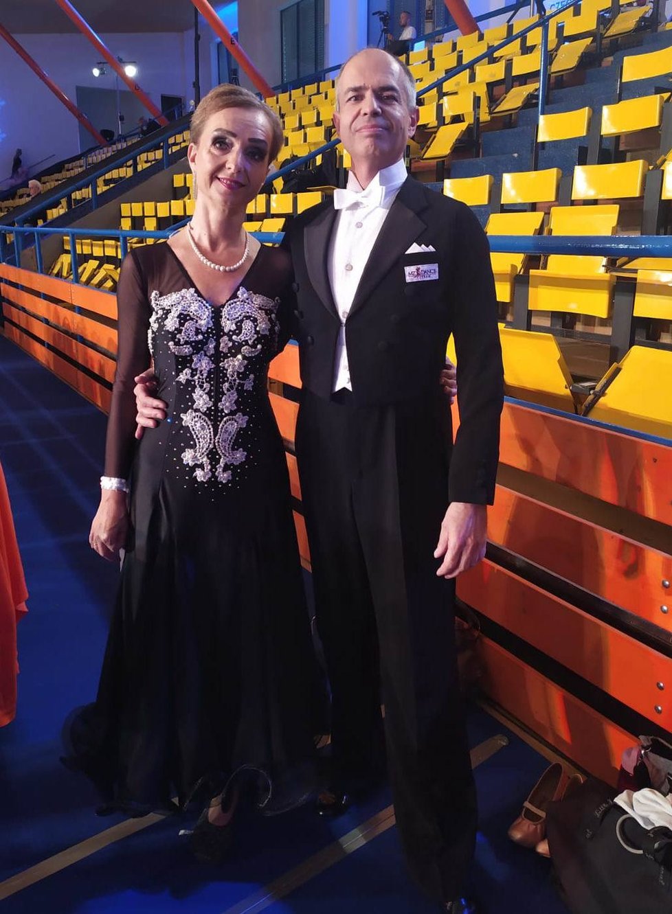 Manželé Benýškovi na letošním listopadovém mistrovství republiky, v seniorské kategorii nad 55 let si vytančili osmé místo.
