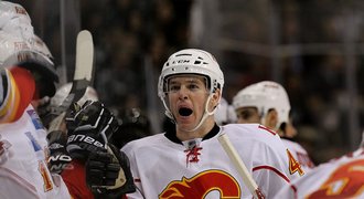 Tanguay se upsal na dalších pět let Calgary