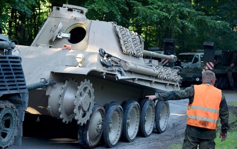 Německý senior s tankem