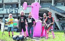 40 let punkové legendy: Růžový traktor pro Visací zámek