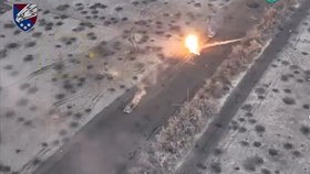 Zničený konvoj ruských tanků. Záběry pořídily ukrajinské drony