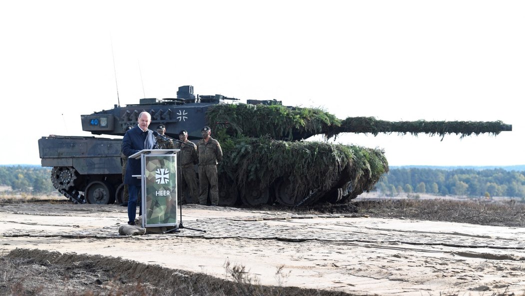 Německo uvolnilo cestu tankům Leopard 2 na Ukrajinu.