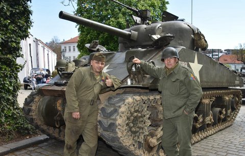 Pavel opravil tank z 2. světové: Jako jediný v Česku jezdí a má komplet vnitřní výbavu!