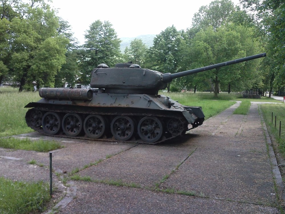 Tank T-34/85