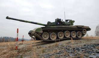 Armáda pošle Ukrajině další techniku. Loni uvolnila desítky obrněnců či děl