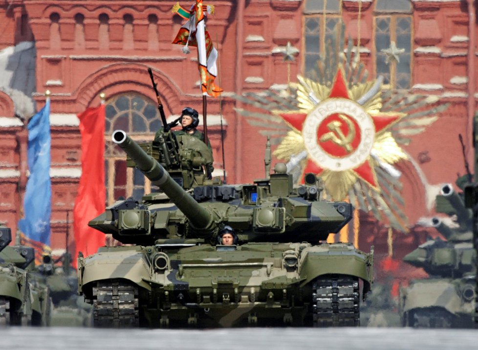 Tank T-90 na přehlídce v Moskvě