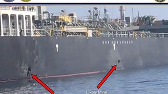 Japonci před výbuchem tankeru viděli dva letící předměty. USA viní Íránce, ukázaly důkaz