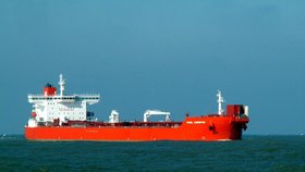 Na Sibiři se srazily dva tankery: Kapitán jedné z lodí byl opilý, vyteklo z ní 90 tun benzinu