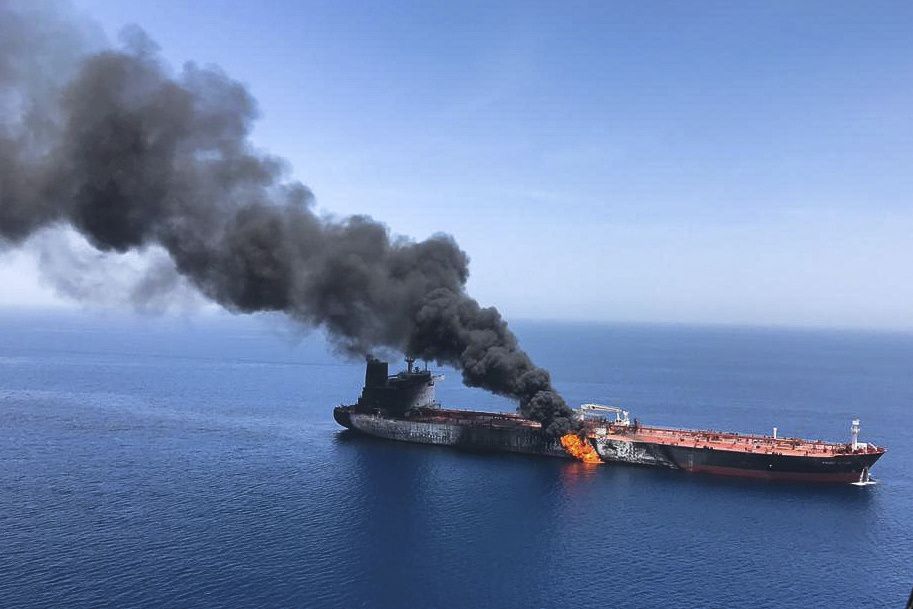 Dva ropné tankery v Ománském zálivu se staly terčem útoku