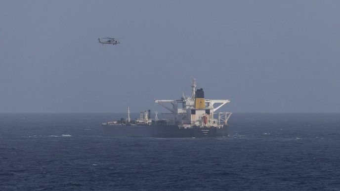 Příslušníci americké pobřežní stráže zabavili v jižním Karibiku motorový tanker Centuries. Příslušníci americké pobřežní stráže zabavili v jižním Karibiku motorový tanker Centuries.