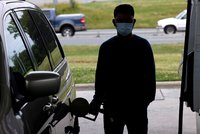 Paliva v Česku dál prudce zdražují. Řidiči si připlatí za benzin i naftu, kde je levnější?