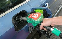 SNÍŽENÁ SPOTŘEBNÍ DAŇ O 1, 50 Kč: Kdy klesne cena paliva?