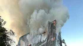 Požár budovy bývalého penzionu v Tanvaldu