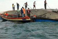 Mrtvých po zkáze trajektu na Viktoriině jezeře je už přes 100. Zemřel i prodavač lístků