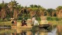 Na jezeře Tanganika rybáři a trhovci dosud využívají kánoe