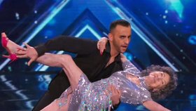 Loni se téměř 97letá Tao dokonce zúčastnila soutěže America´s Got Talent a vysloužila si bouřlivé ovace poroty i publika.