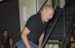 Bruce Willis (62) – boxer Butch. Když přeskakoval zábradlí ztratil botu!