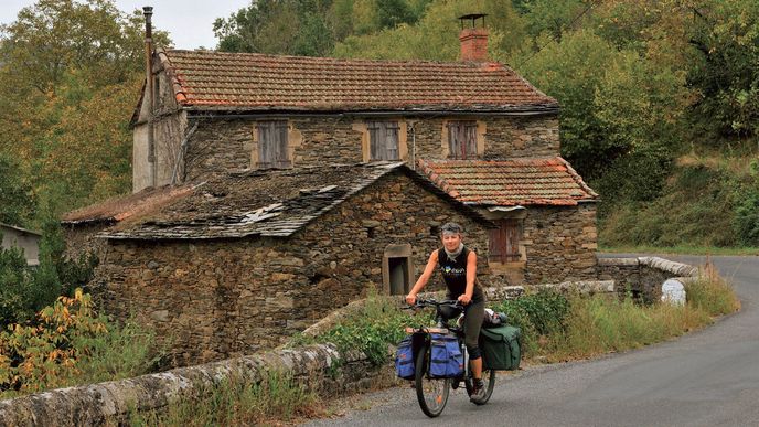 Tarn mezi St-Rome a Albi je dokonale zapadlá oblast s vesnicemi, kde se zastavil čas. Na snímku vidíte autorku článku.