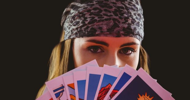 Tarot je tajemstvím života: Naučte se vyložit si sami...