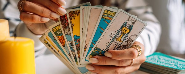 Tarotskop na prosinec: Berany čeká velké drama, Vodnáře zase změny a Ryby najdou osudovou lásku