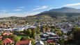 Hlavní a největší město Tasmánie je Hobart, který se nachází na jihovýchodě ostrova u ústí řeky Derwent.