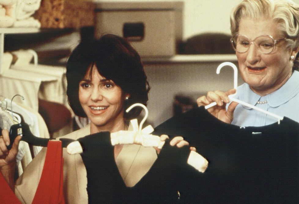 Sally Field (72) - Miranda Hillard: Role matek (potažmo tet) jsou jí souzené, hrála je např. ve Forrestu Gumpovi či v obou dílech Amazing Spider- Mana. Setkání herců z Táty v sukni se nezúčastnila z časových důvodů.
