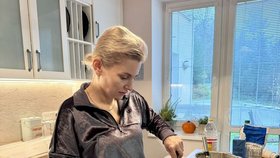 Taťána Malá (ANO) nechala nahlédnout do své kuchyně (16.11.2025).