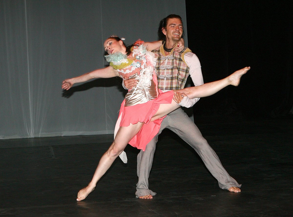 Díky baletní průpravě je Táňa Dyková pružná jako proutek.