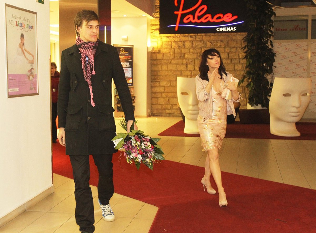 Vilhelmová a Dyk se spolu poprvé oficiálně ukázali na premiéře filmu Odcházení, v němž Tatiana exceluje.