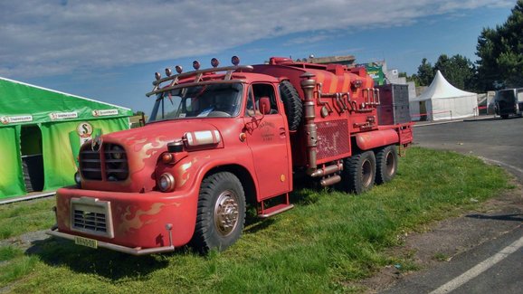 I takhle můžete vypadat Tatra 148. Unikátní kus si kdysi nechal postavit prodejce whiskey