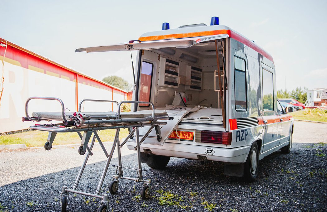Tatra 613 Ambulance