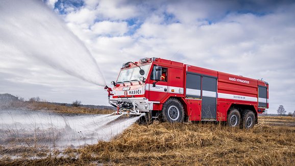 Tatra Trucks dodá českým hasičům až 100 stříkaček za více než miliardu korun