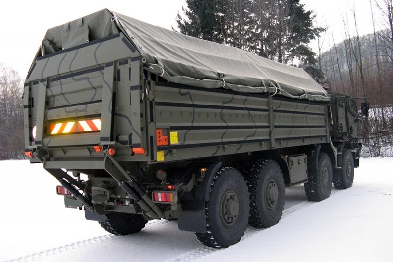 Tatra Force 8x8.1R s pancéřovanou kabinou pro Armádu ČR