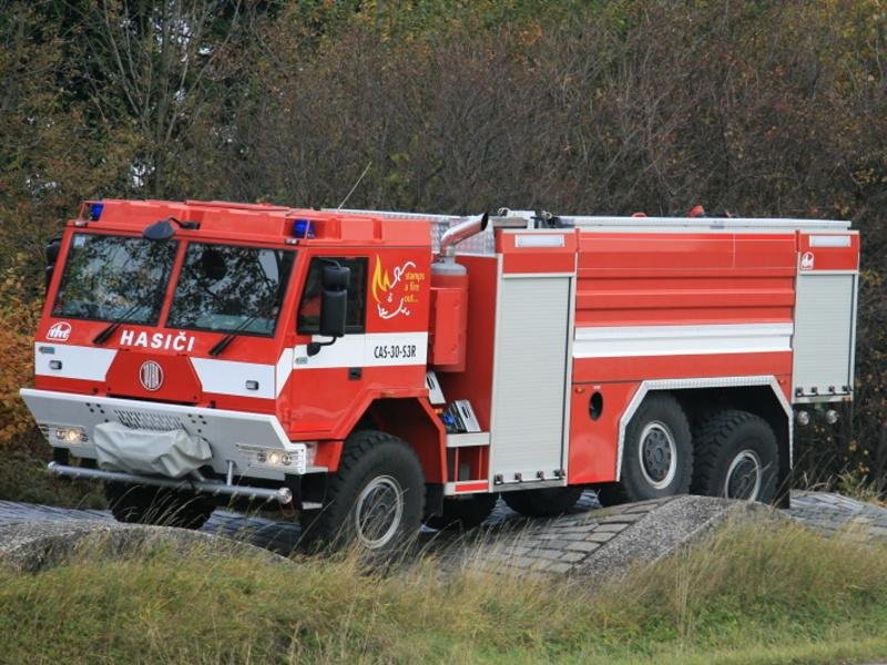 Cisternová automobilová stříkačka CAS 30/9000/540 - S 3 R T815-7 6x6.1