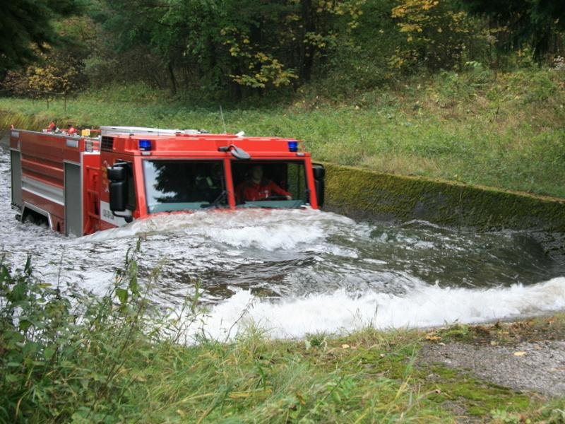 Cisternová automobilová stříkačka CAS 30/9000/540 - S 3 R T815-7 6x6.1