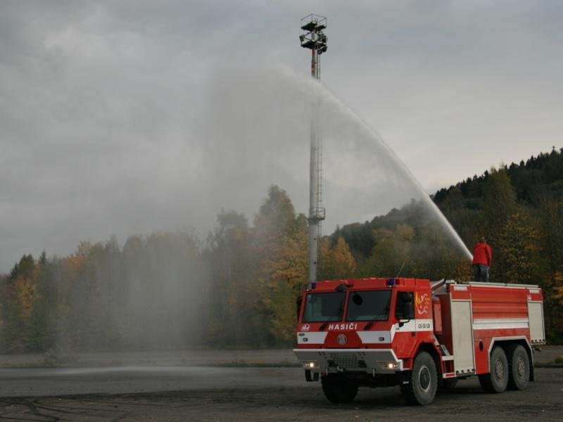 Cisternová automobilová stříkačka CAS 30/9000/540 - S 3 R T815-7 6x6.1