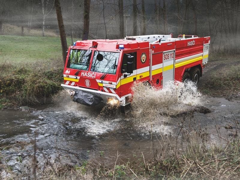 Cisternová automobilová stříkačka CAS 30/9000/540 - S 3 LP T815-7 6x6.1