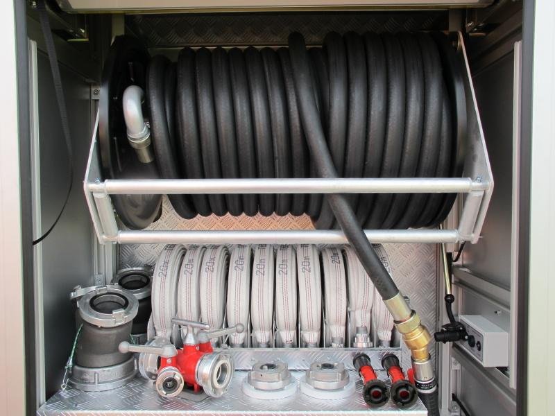 Cisternová automobilová stříkačka CAS 30/9000/540 - S 3 LP T815-7 6x6.1