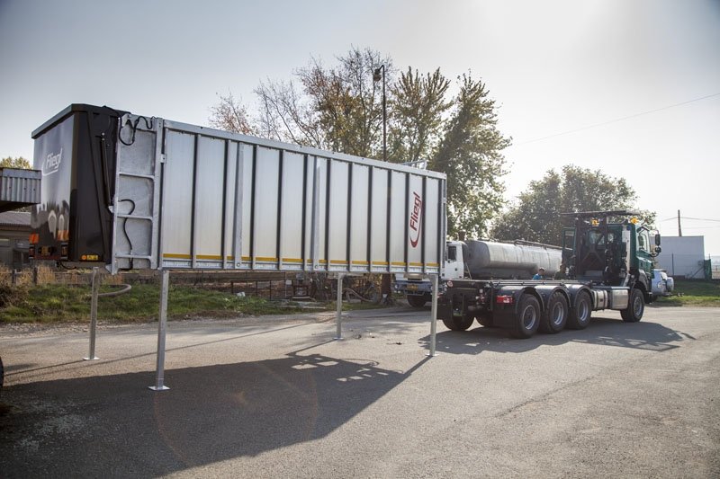 Tatra Phoenix traktor 8x6 nosič výměnných nástaveb