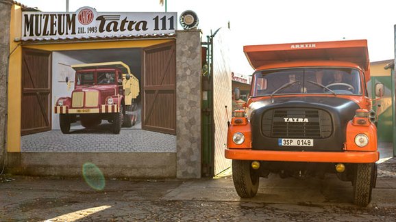 Dokonale zrestaurovaná Tatra 148. Proč je v terénu stále nepřekonatelná?