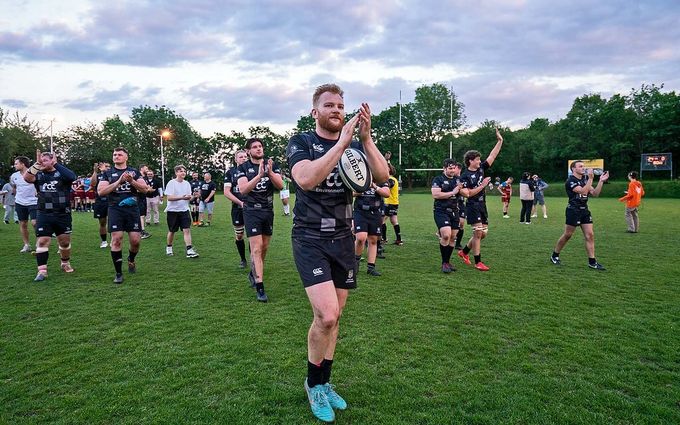 Doktor a ragbista zasahuje na hřišti: Spoluhráče a protihráče nerozlišuju! Doktor a ragbista zasahuje na hřišti: Spoluhráče a protihráče nerozlišuju!