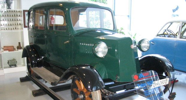 Tatra bez volantu: Auto, které jezdilo jen po kolejích